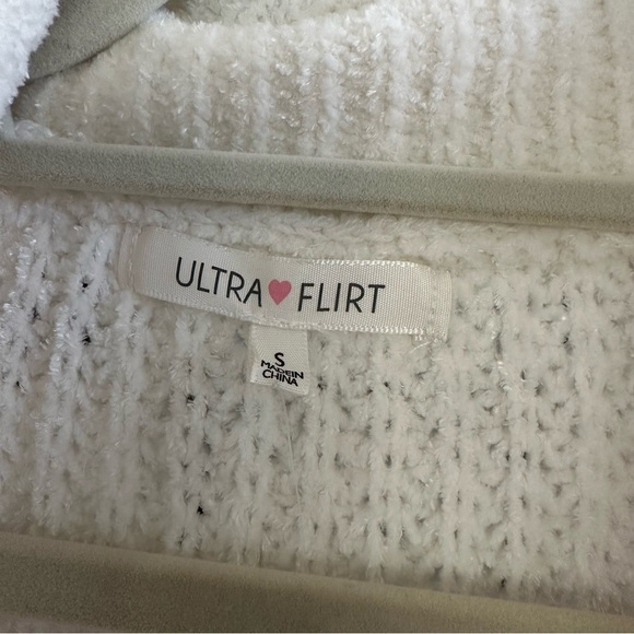 Cropped Ultra Flirt White V-Neck Cable Knit Sweater Size S - Picture 3 of 9